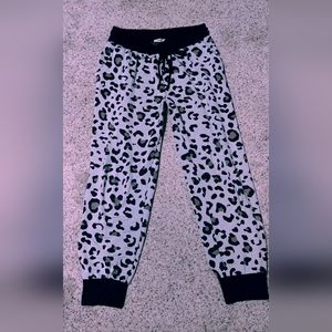 Boutique Snow Leopard Lounge pants sz Large nwot